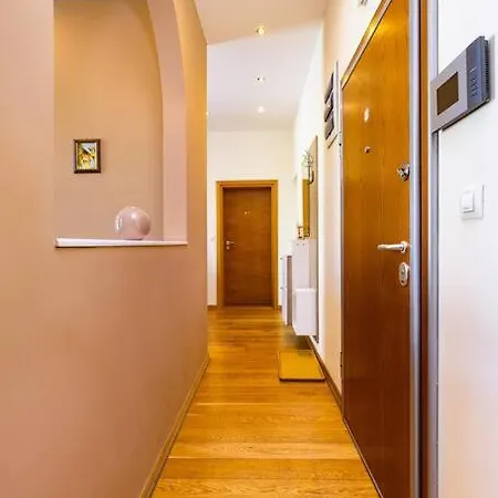 3-bedroom Apt Karavelov Next To Kapana *