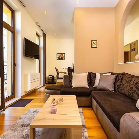 דירה 3-bedroom Apt Karavelov Next To Kapana *