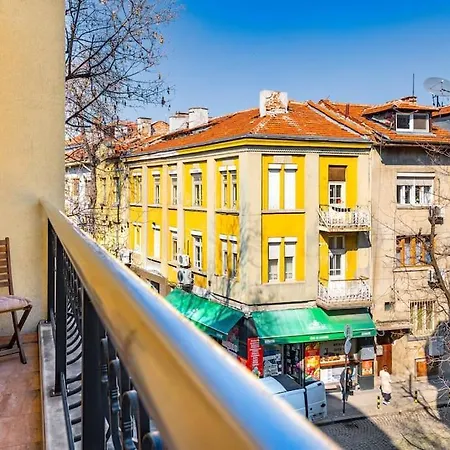 3-bedroom Apt Karavelov Next To Kapana דירה