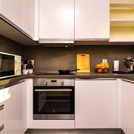 3-bedroom Apt Karavelov Next To Kapana Апартамент *