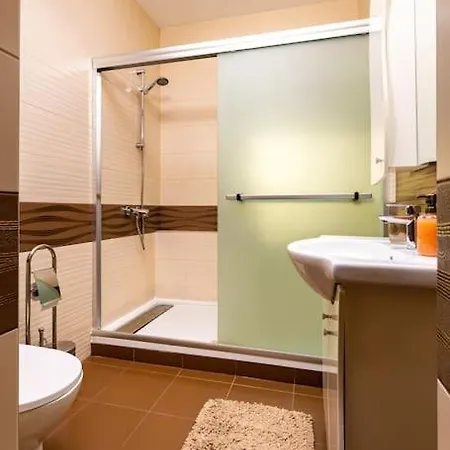Апартамент 3-bedroom Apt Karavelov Next To Kapana