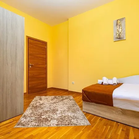 Апартамент 3-bedroom Apt Karavelov Next To Kapana *