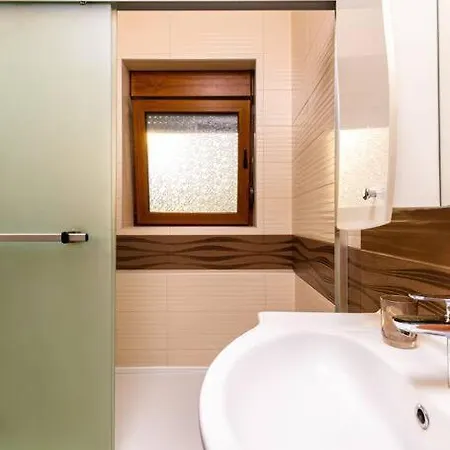 3-bedroom Apt Karavelov Next To Kapana Пловдив